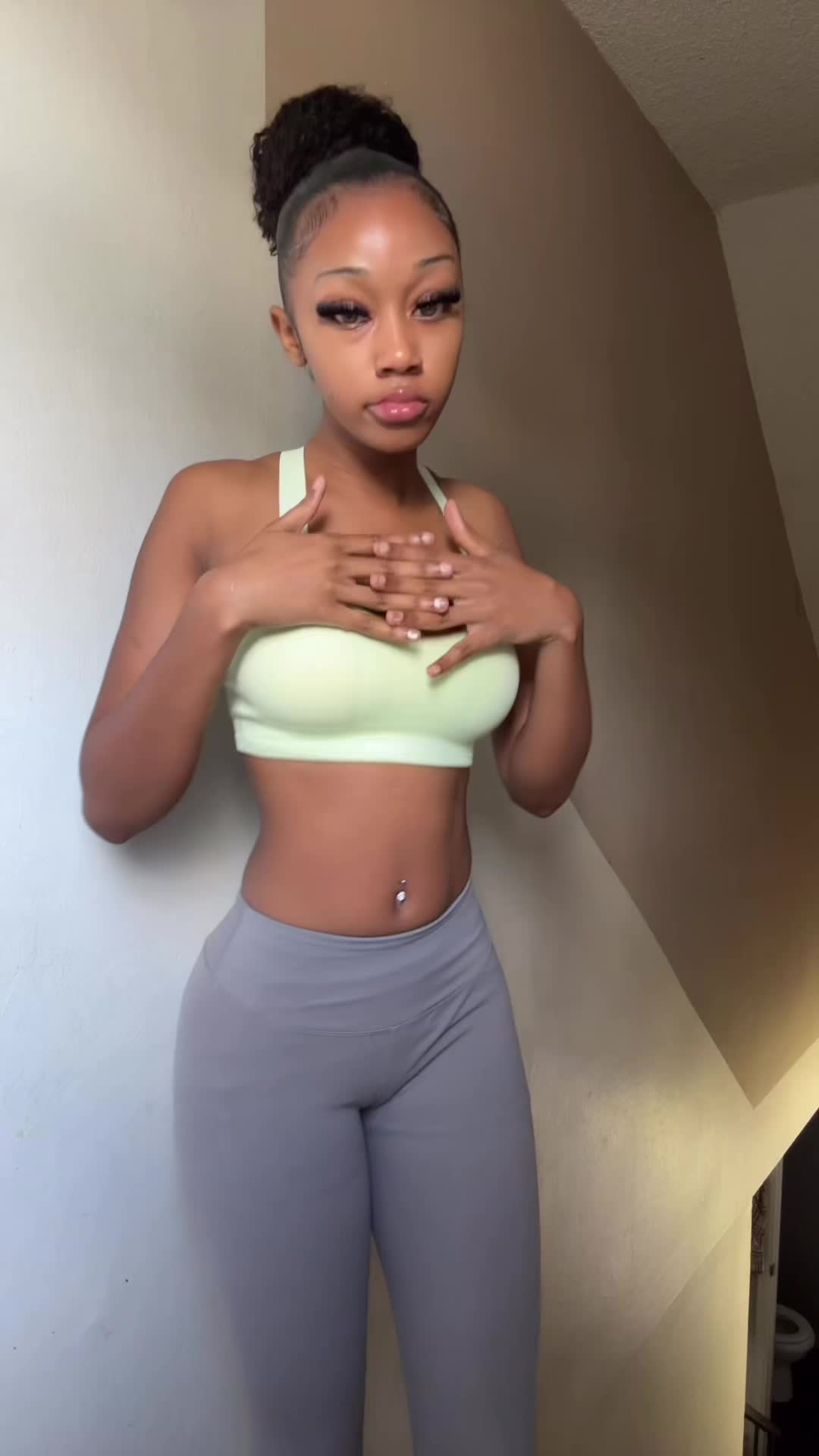 @mouthfullofninii