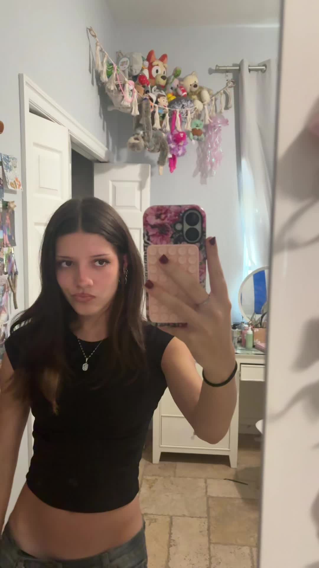 @leslienicles1