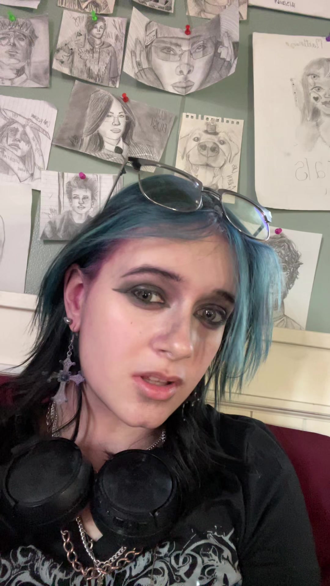 @CR0W