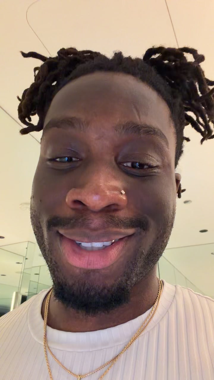 @uɐǝſ ˙ʇS ʎǝssǝſ