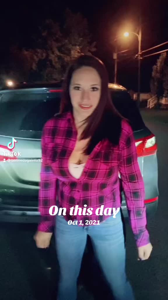 @tattedqueengoldengirl