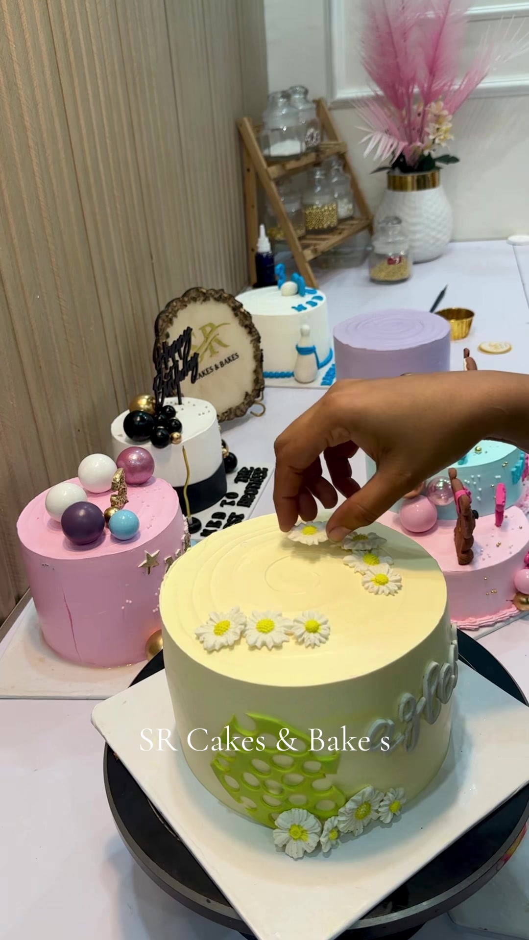 @SR Cakes & Bakes