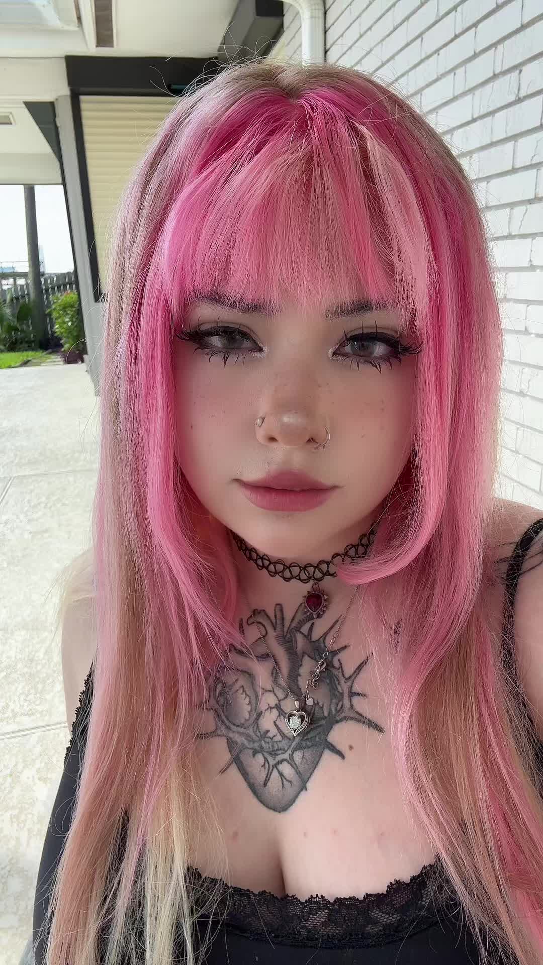@venomous_dolly
