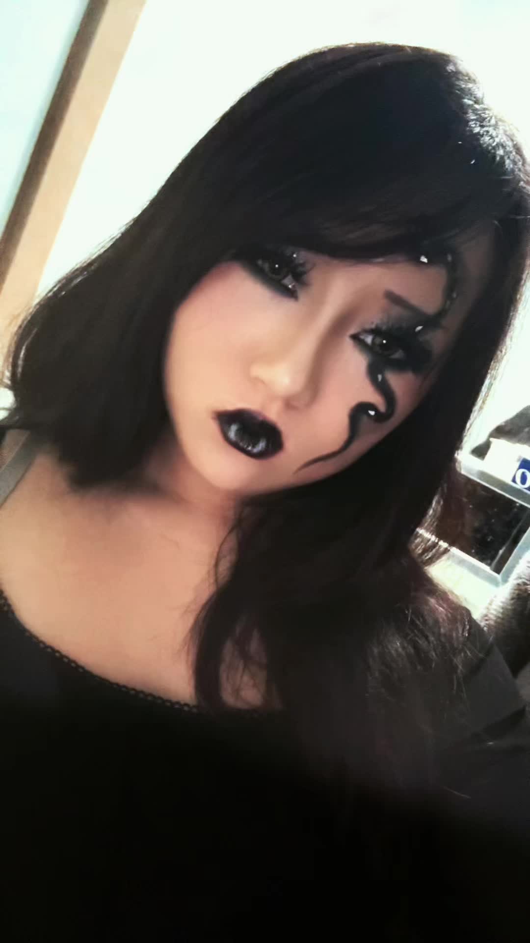 @👾