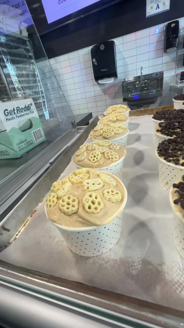 @tspbakingco = Kari Garcia