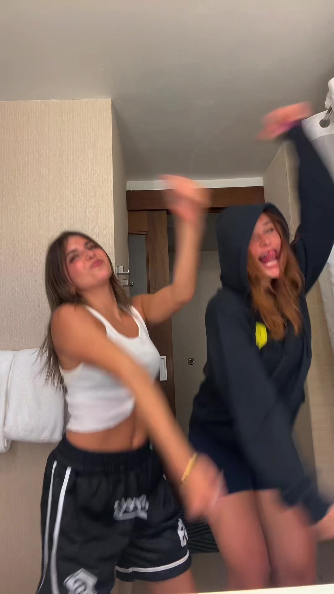 @chlo