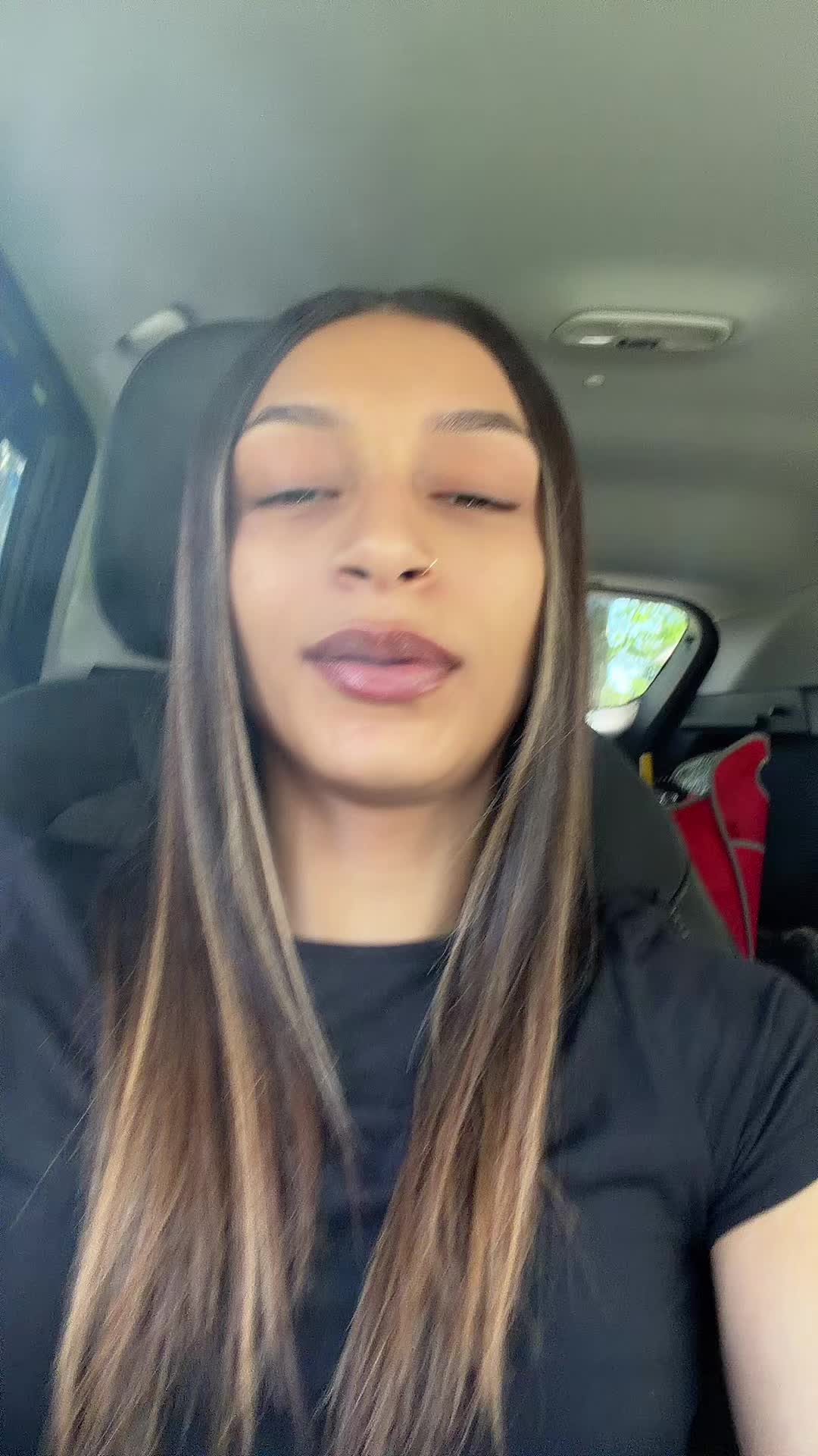 @urlocalhotweirdo