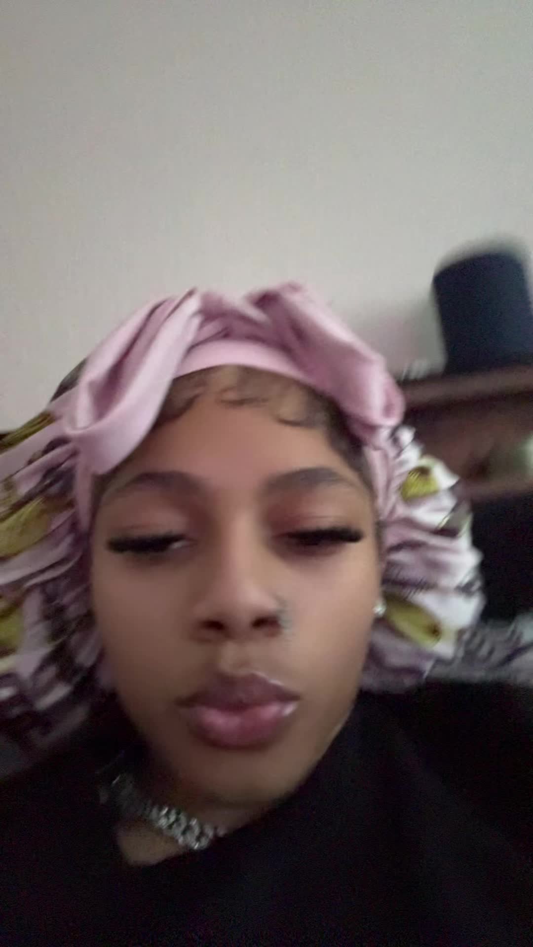 @~
