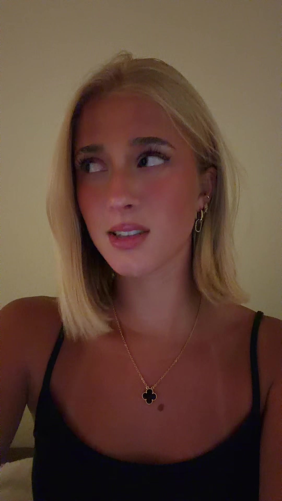 @theelliebarker