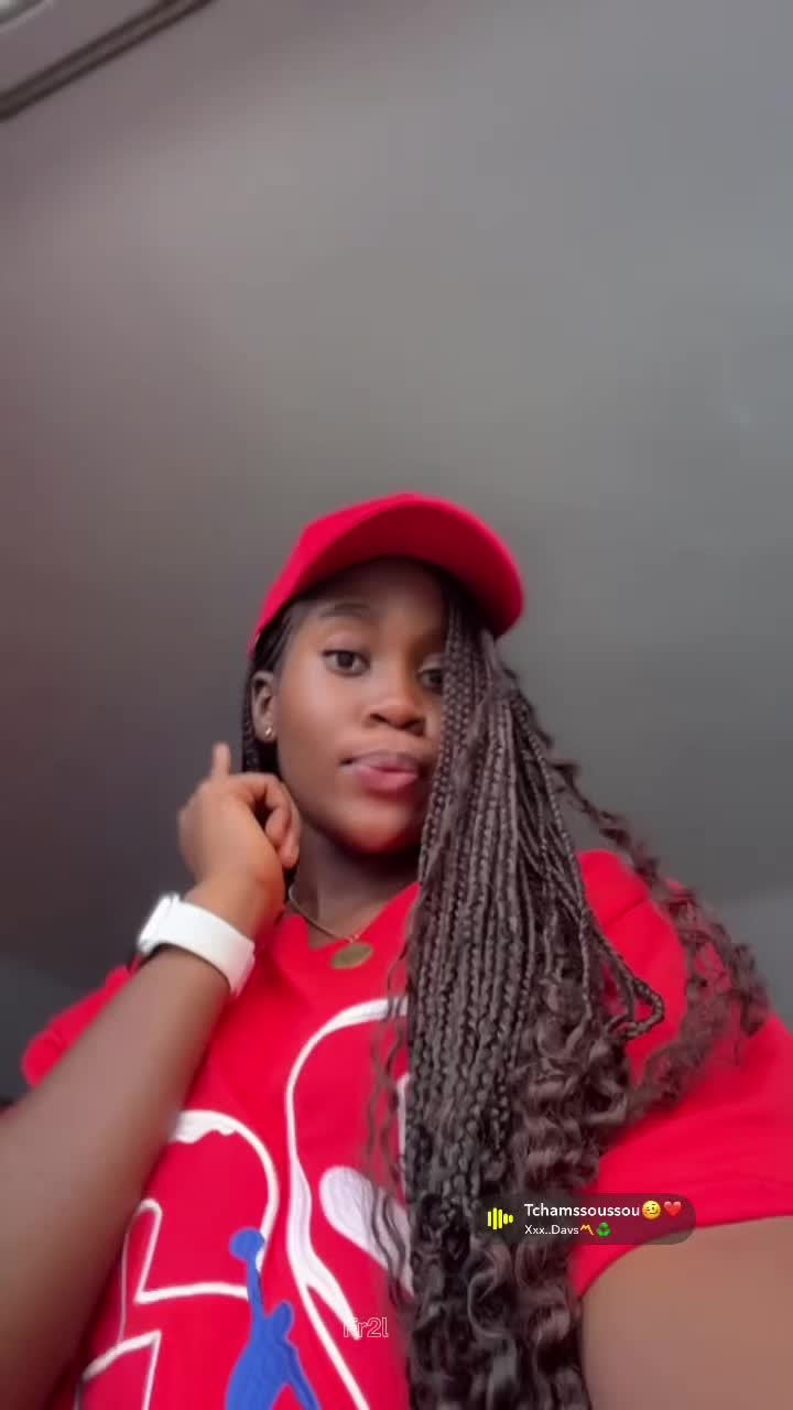 @👩🏽🦰!