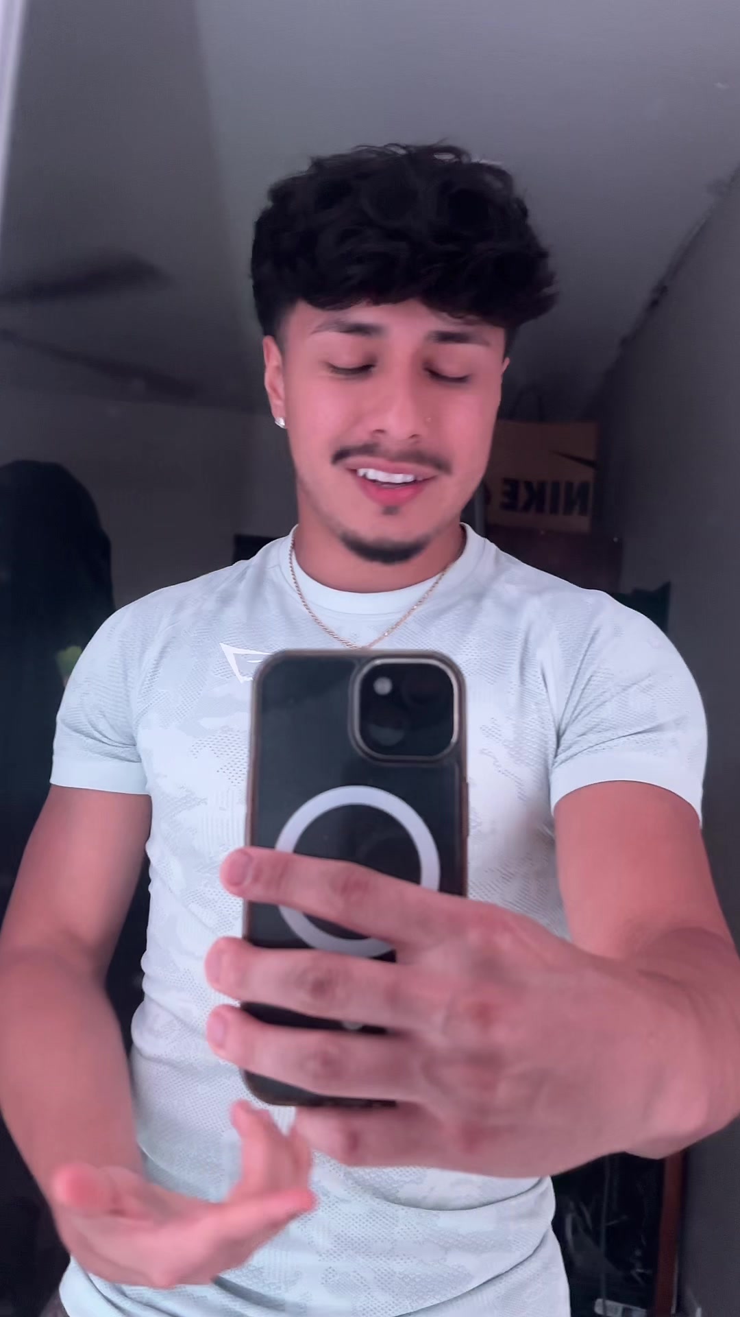 @😁