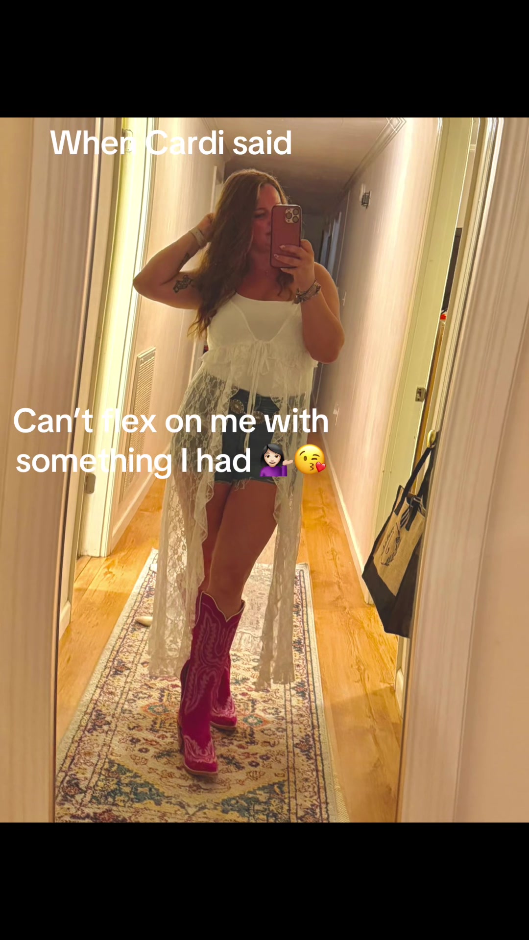 @JoanieLynn