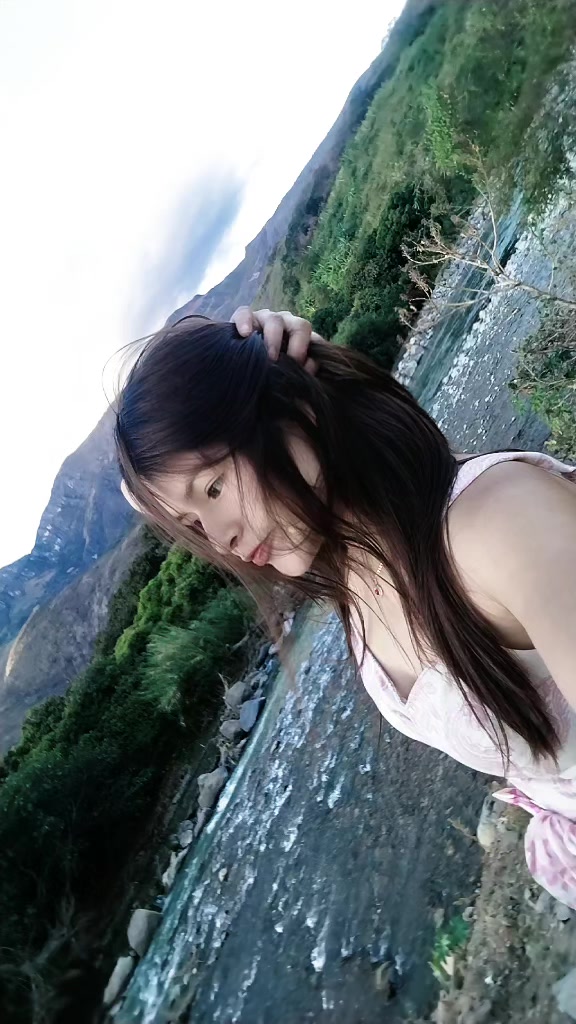 @Luna.
