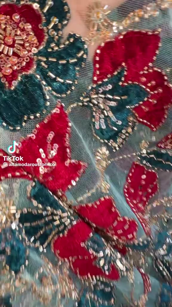 @Noelia Mujer Elegante
