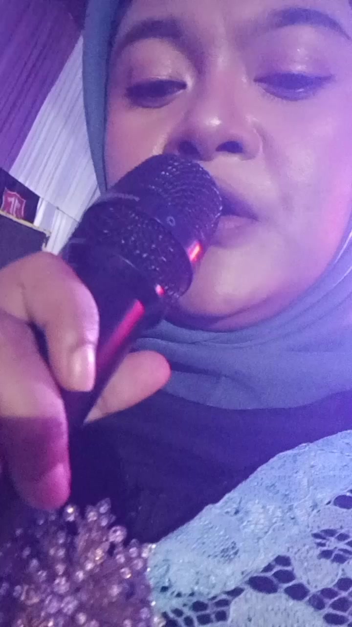 @LENI ALVIAN
