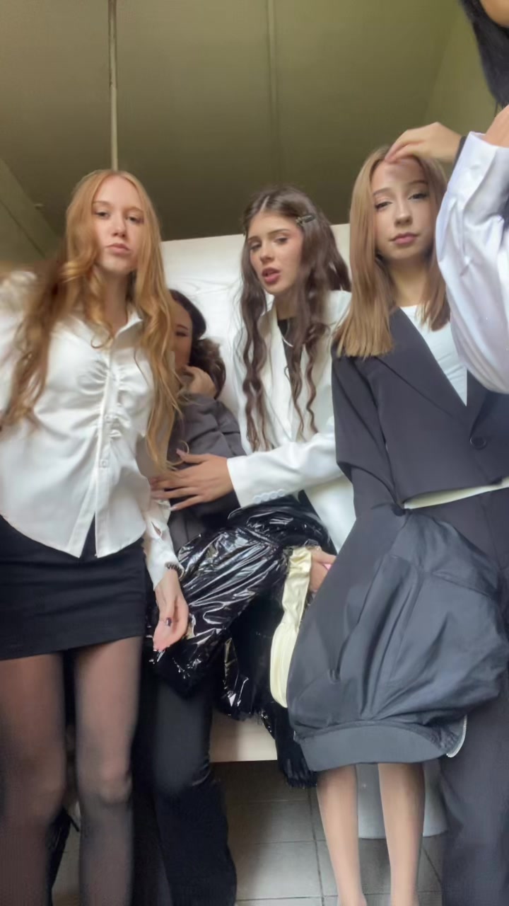 @клубничная
