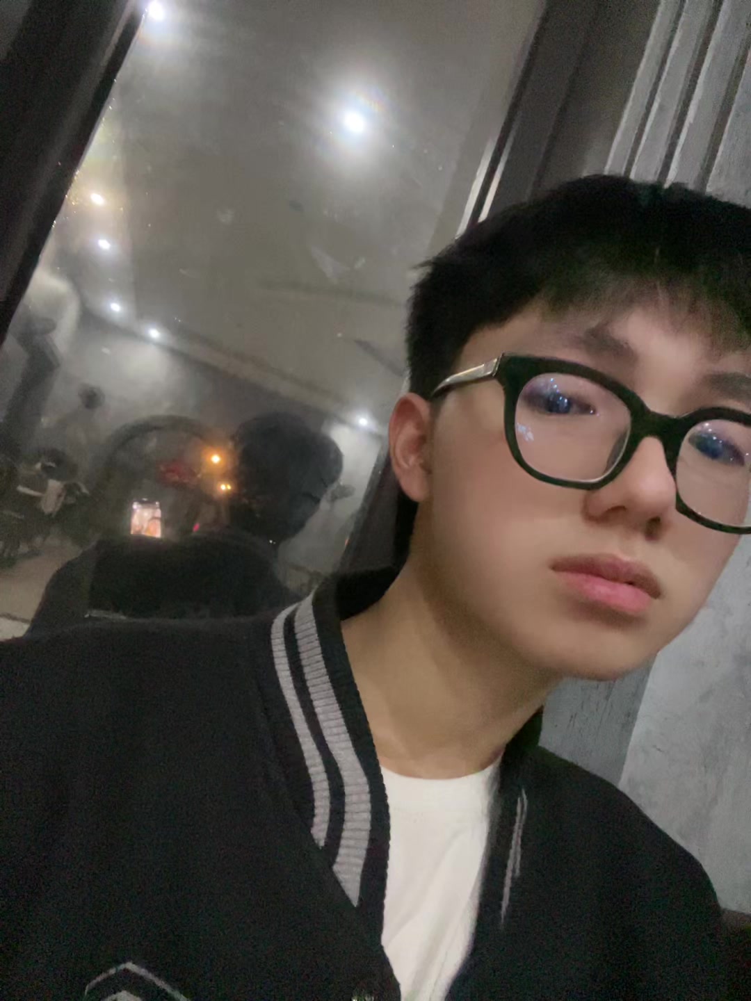 @ho&agrave;ng tử đơn c&ocirc;i