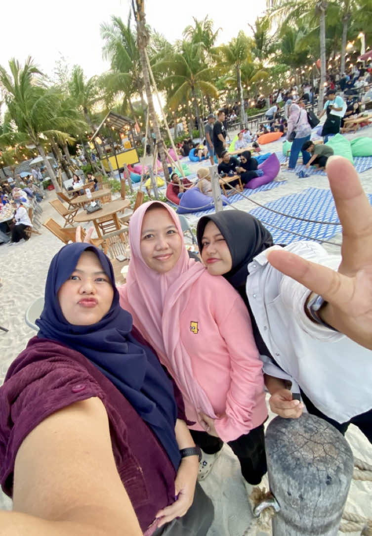 @Thia.
