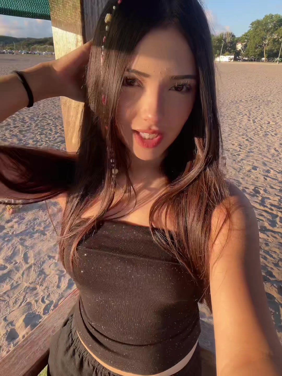 @𝒯