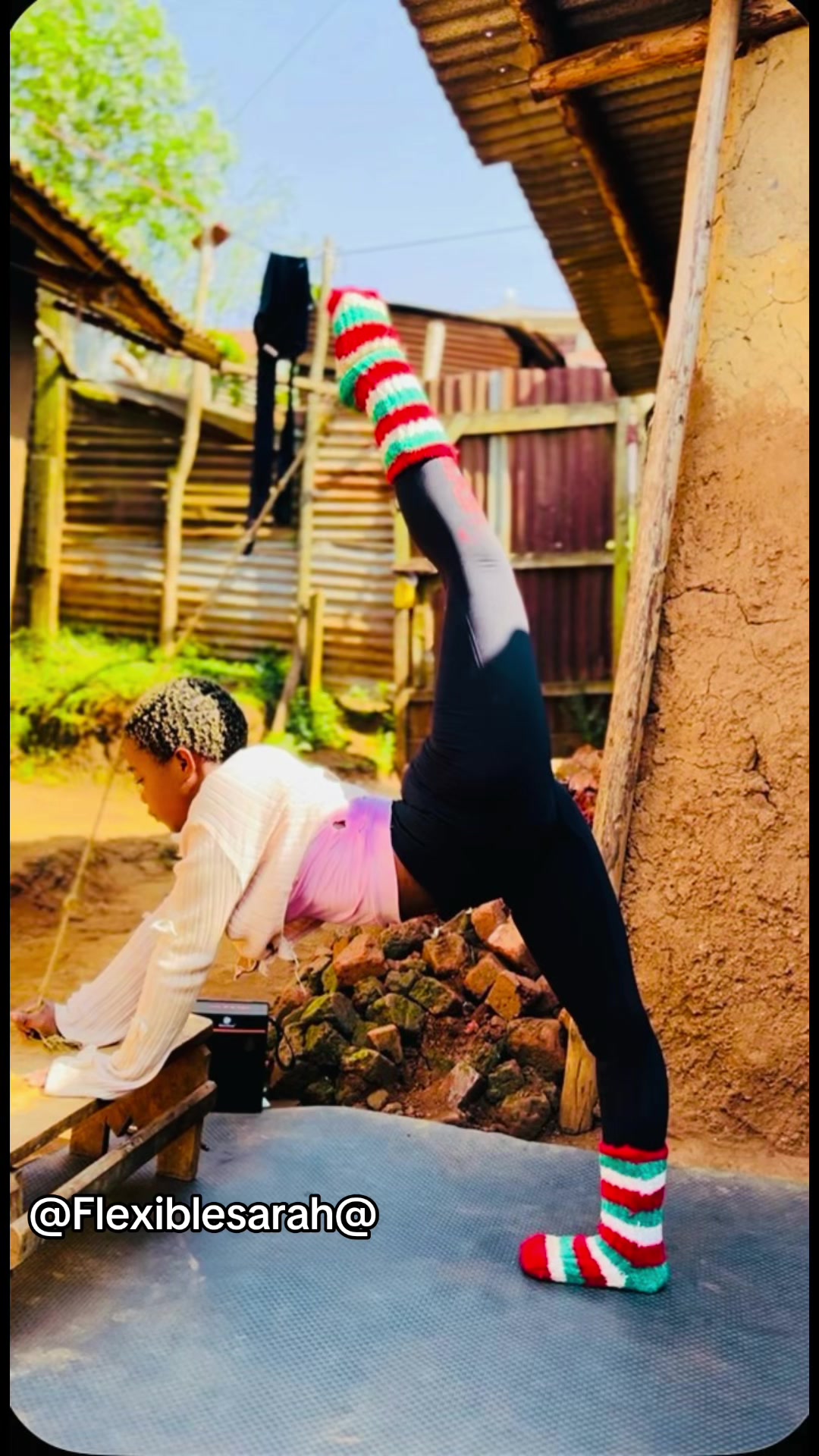 @@ FLEXIBLE SARAH🇨🇩🤸