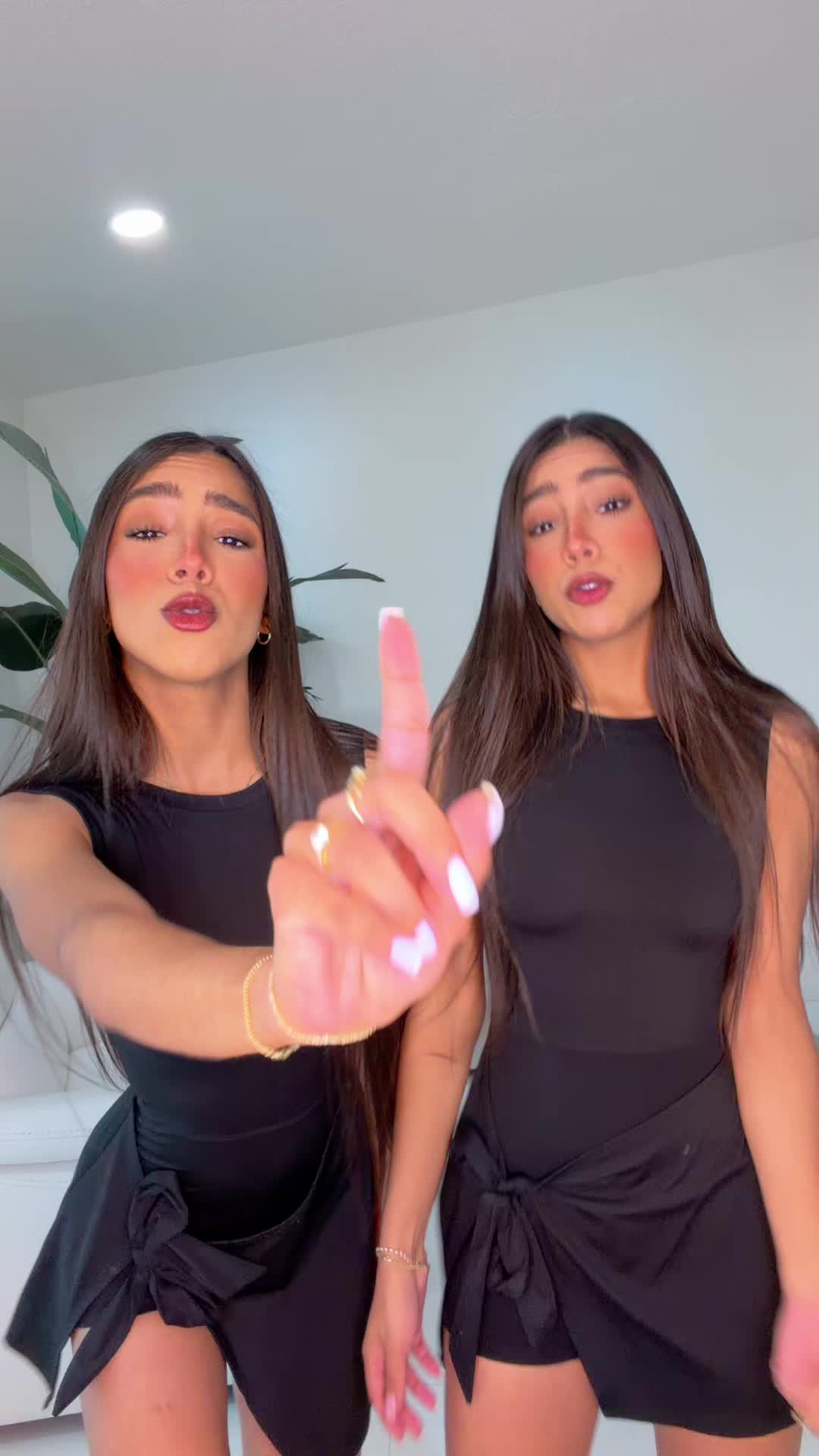 @Pedraza_twins