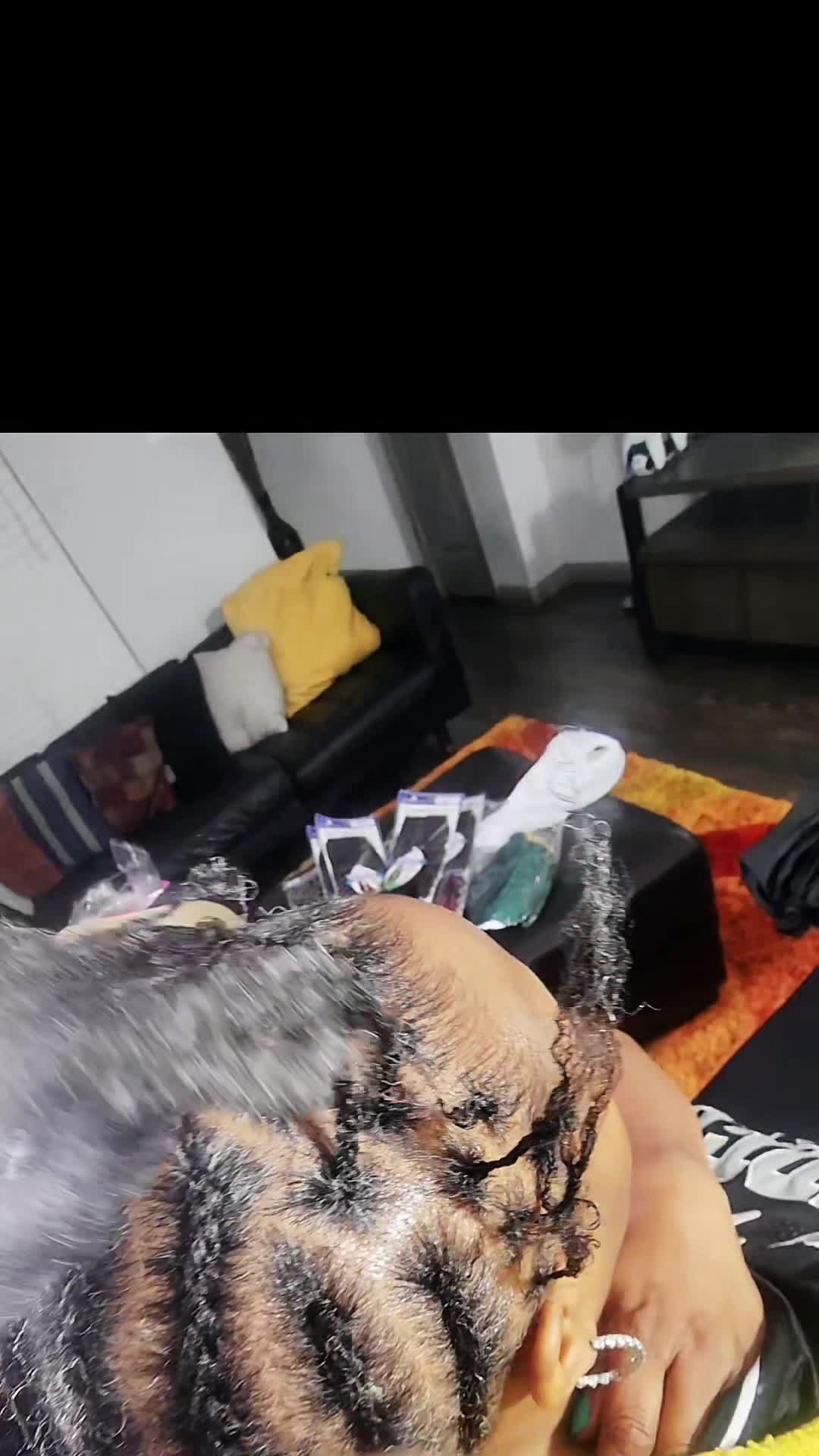 @kweenstiches