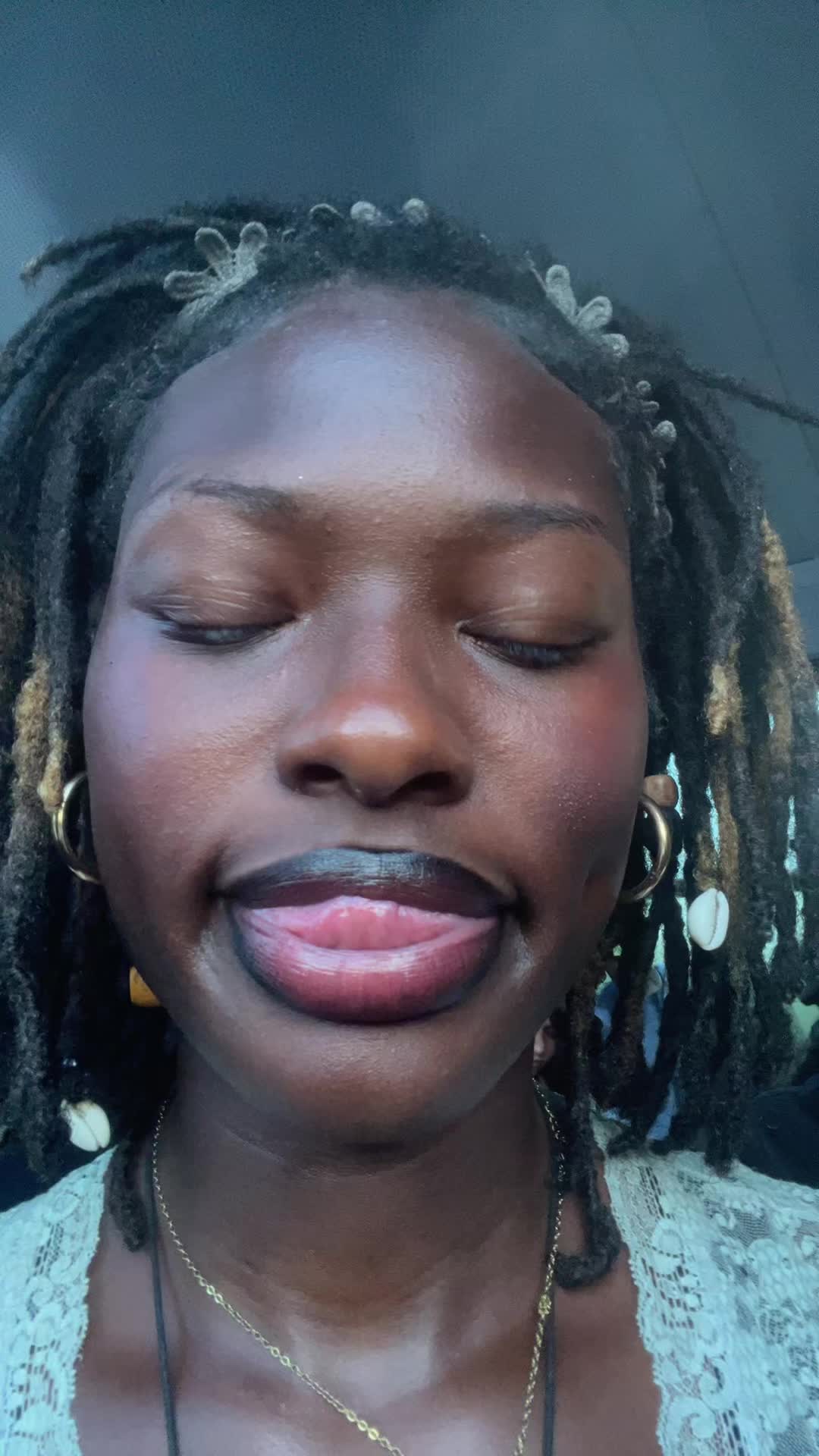 @🫶🏾