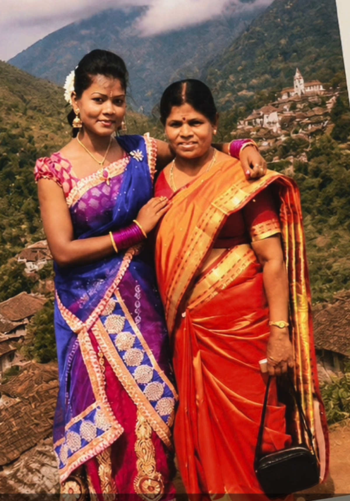 @யாழினி