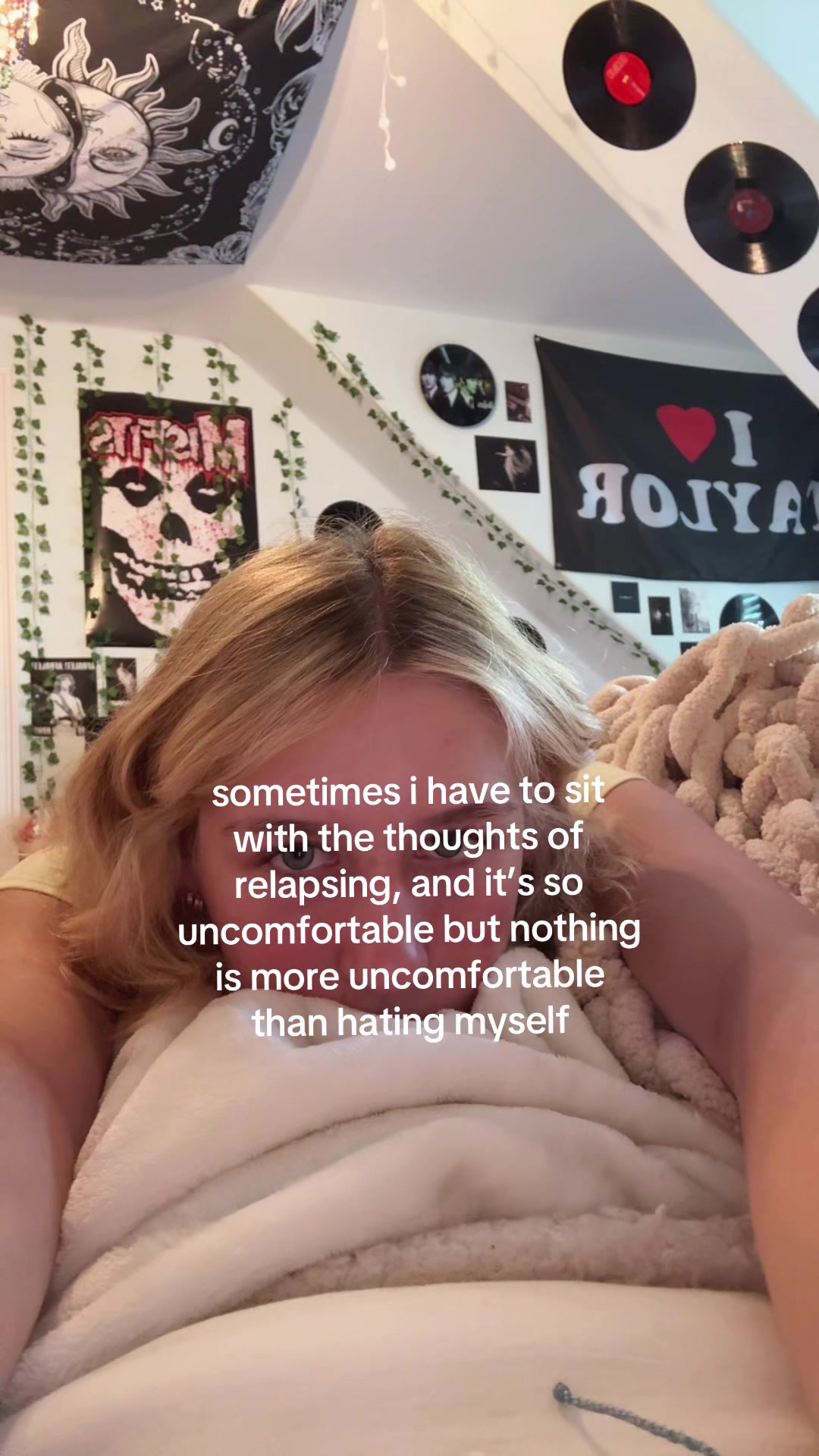@༺♰༻