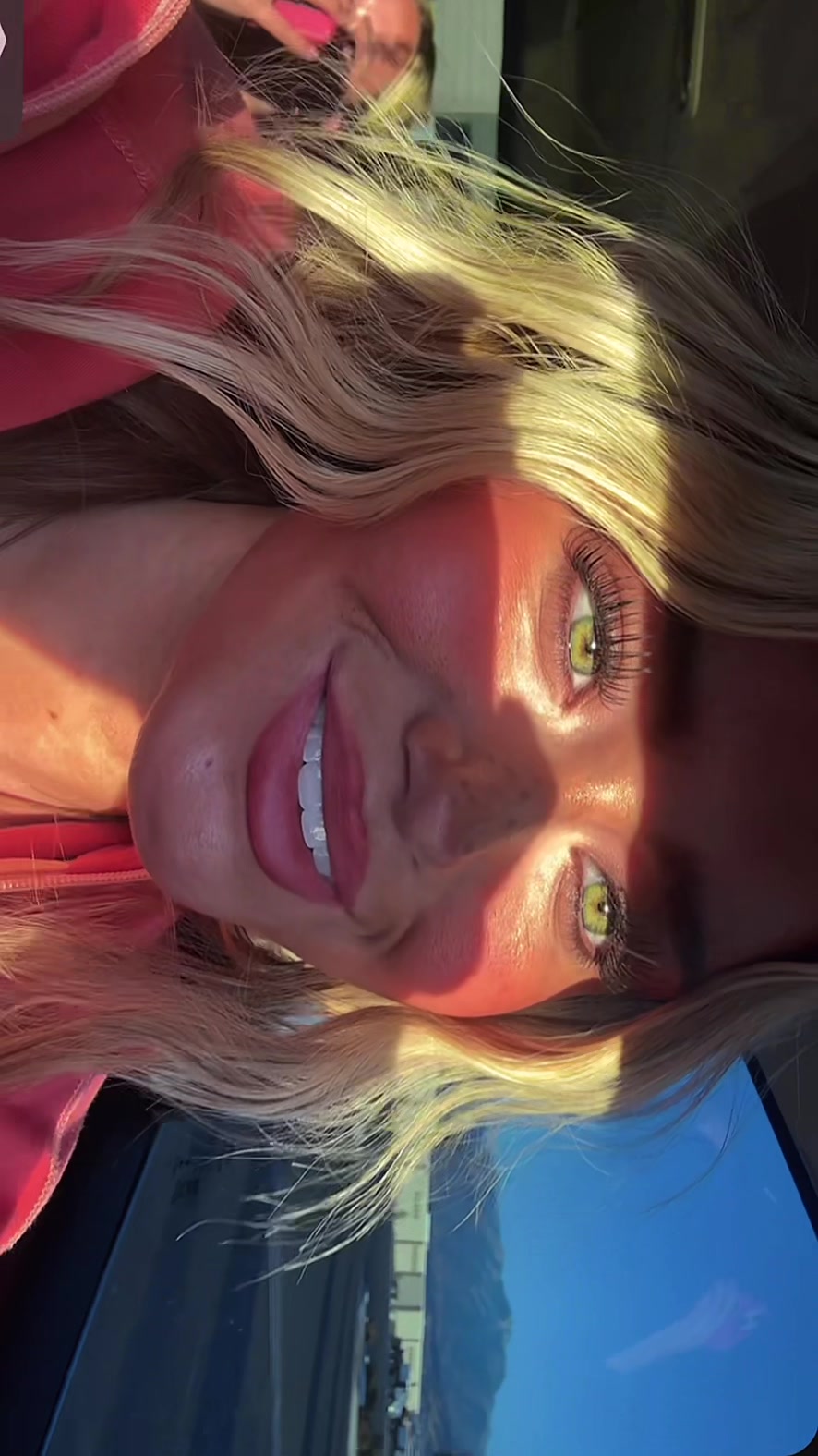 @itshalliewilde