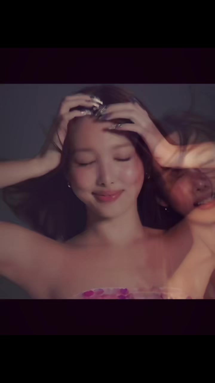 @꧁༒ nayeon sit༒꧂
