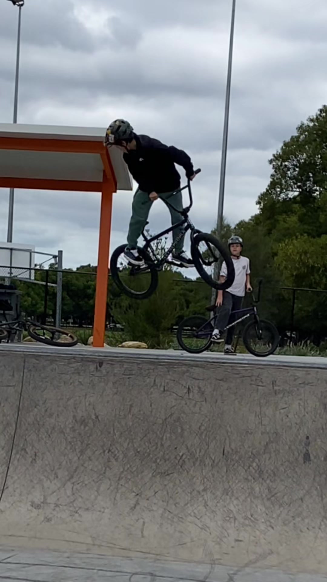 @James_hoopr