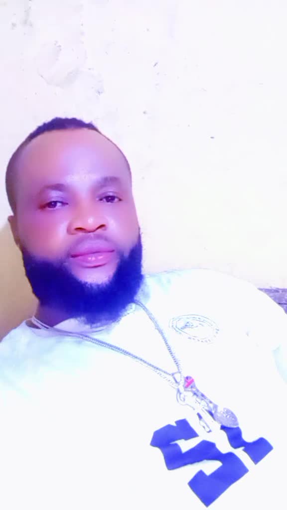 @Senior Man Alubarika
