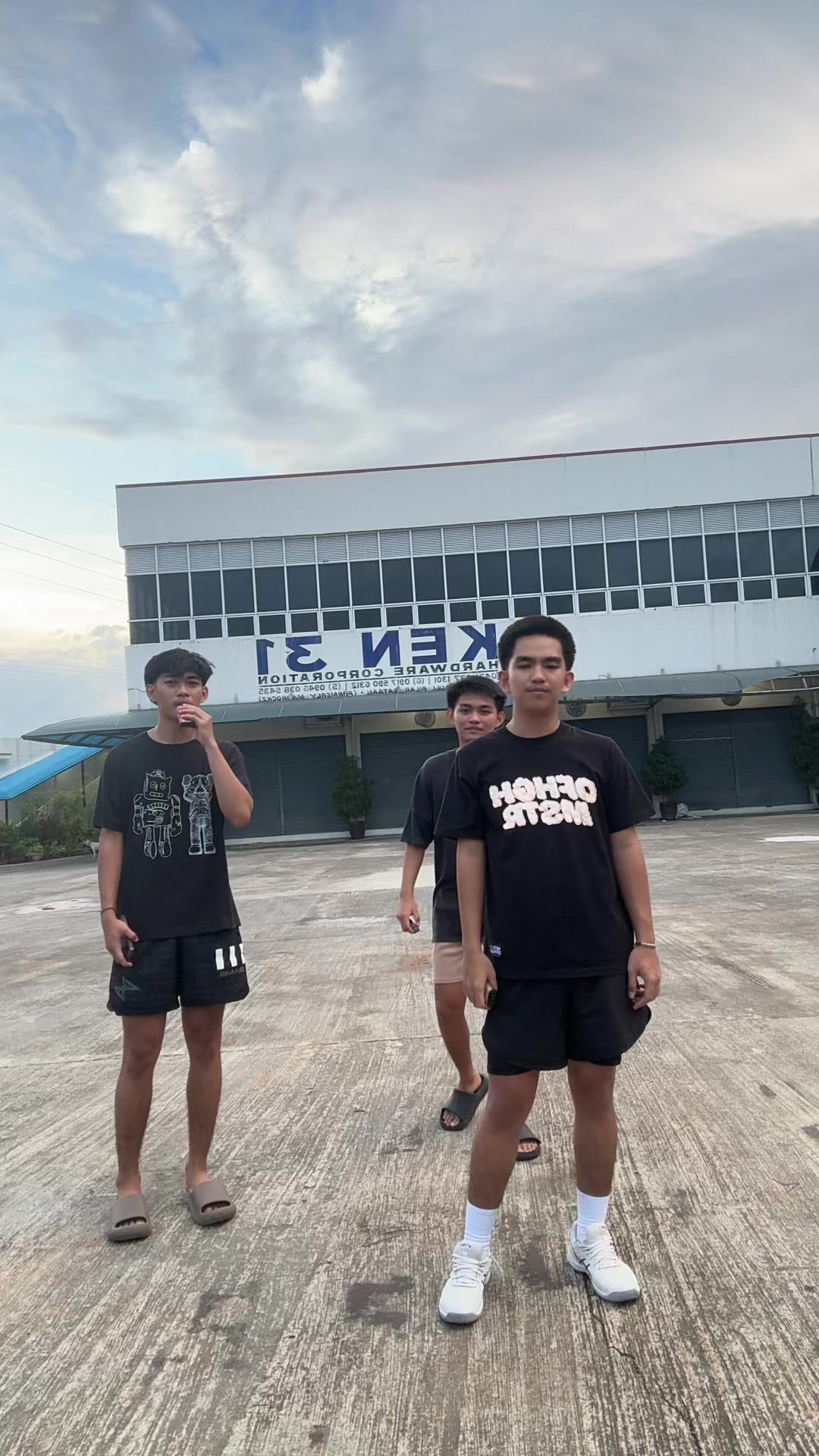 @E L L A I N E