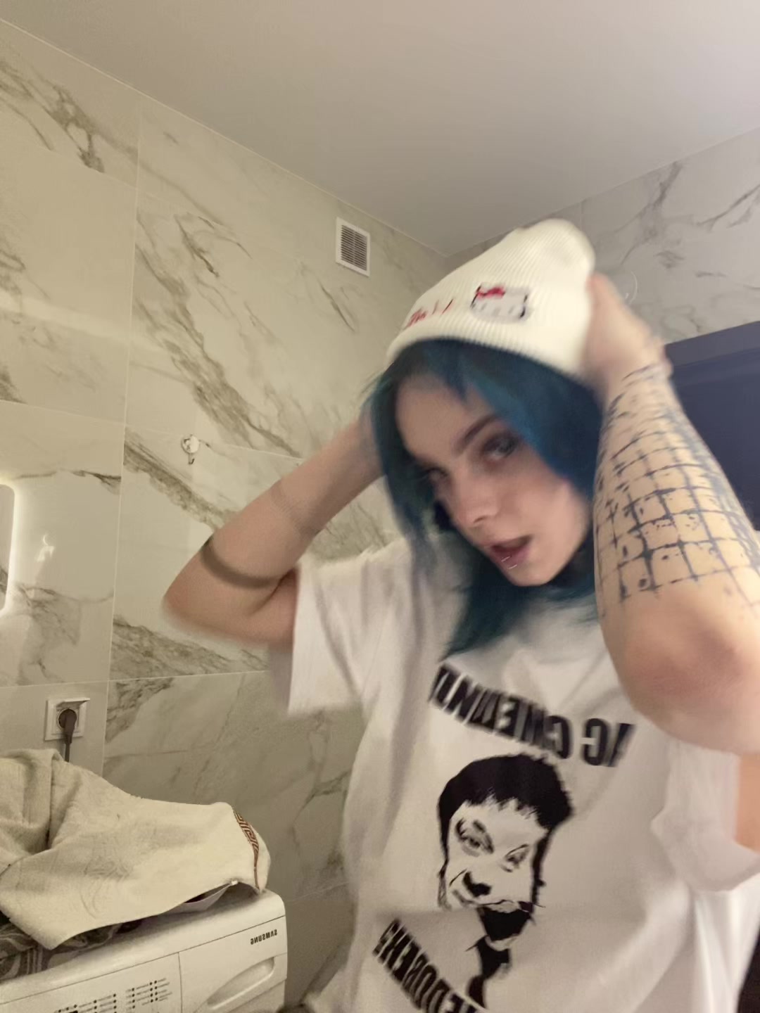 @манюнь