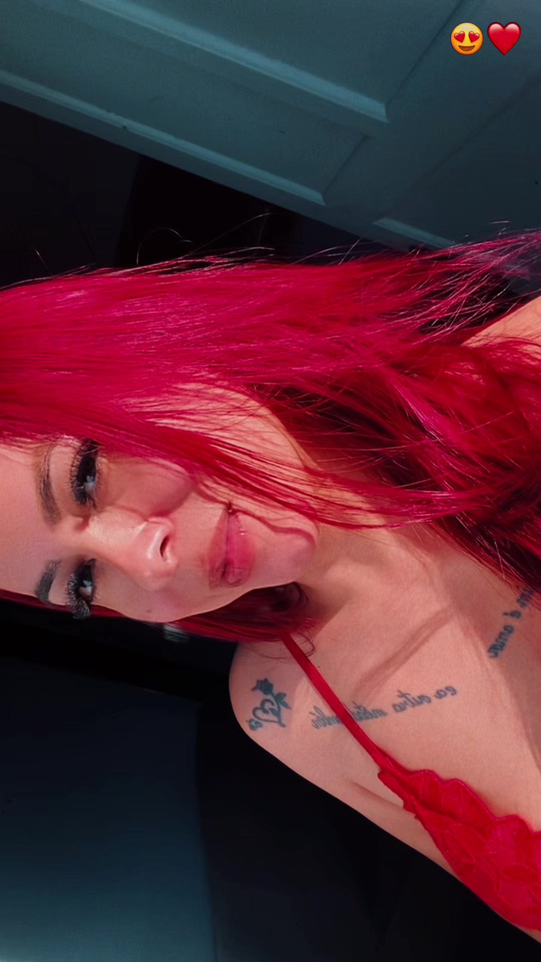@jhenii_freitas