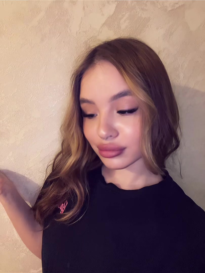 @Adelina🎀