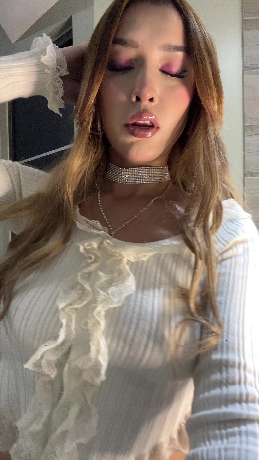 @thequeenisabell