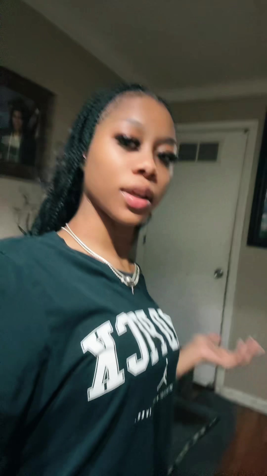 @Vee🪷🎴