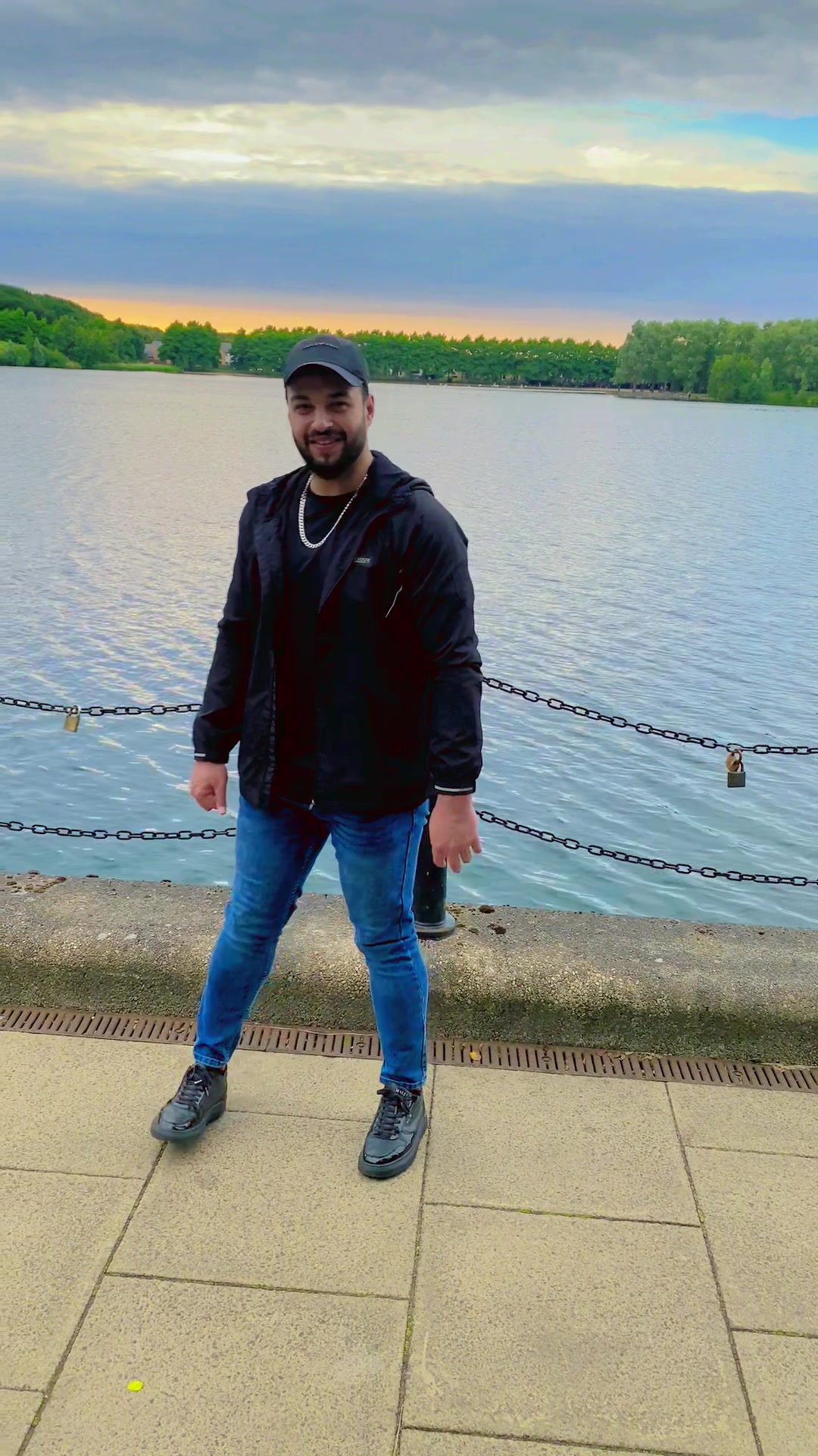 @Malik Mussawar 🇬🇧🇵🇰