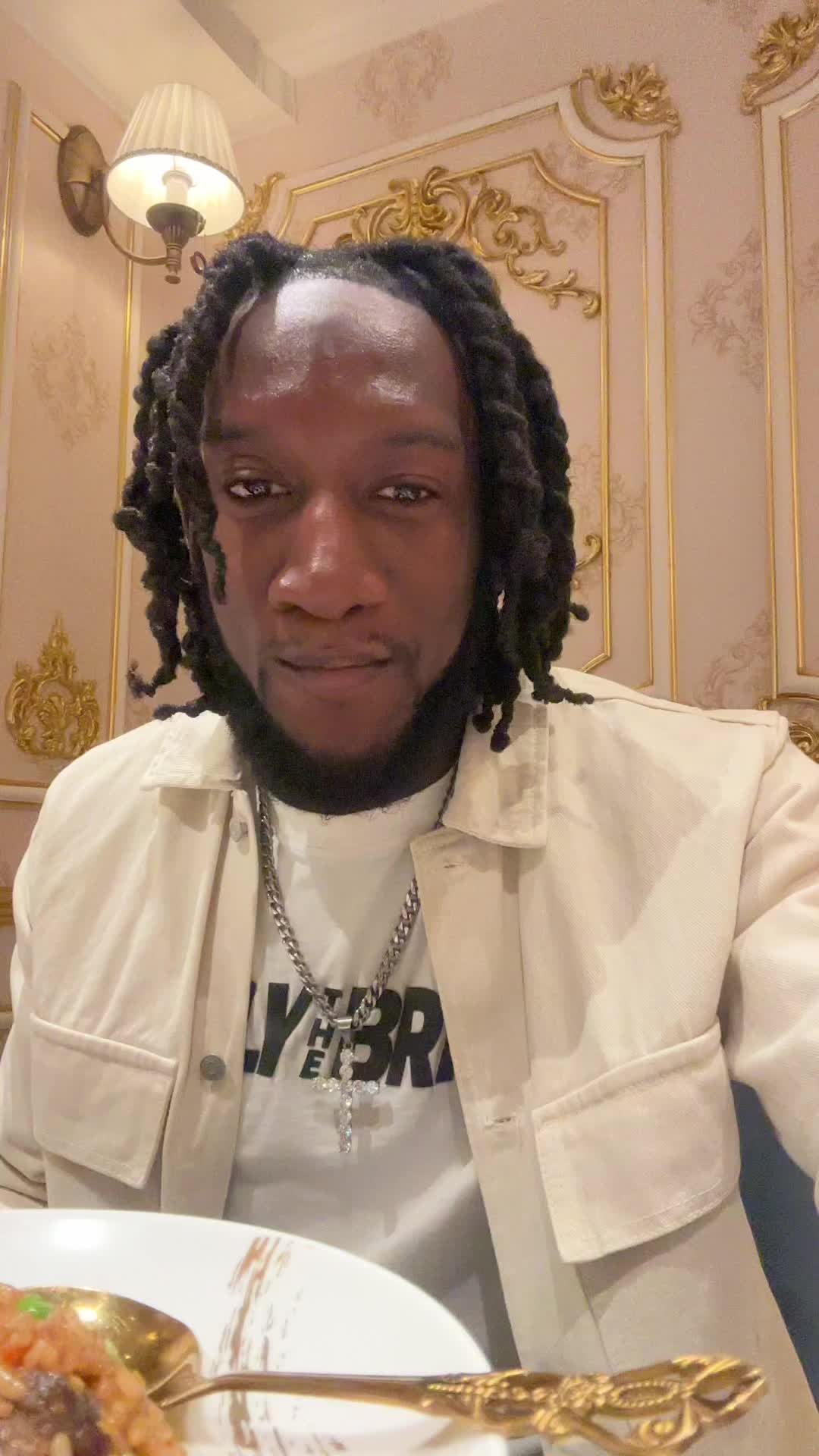 @Jaybenzoe