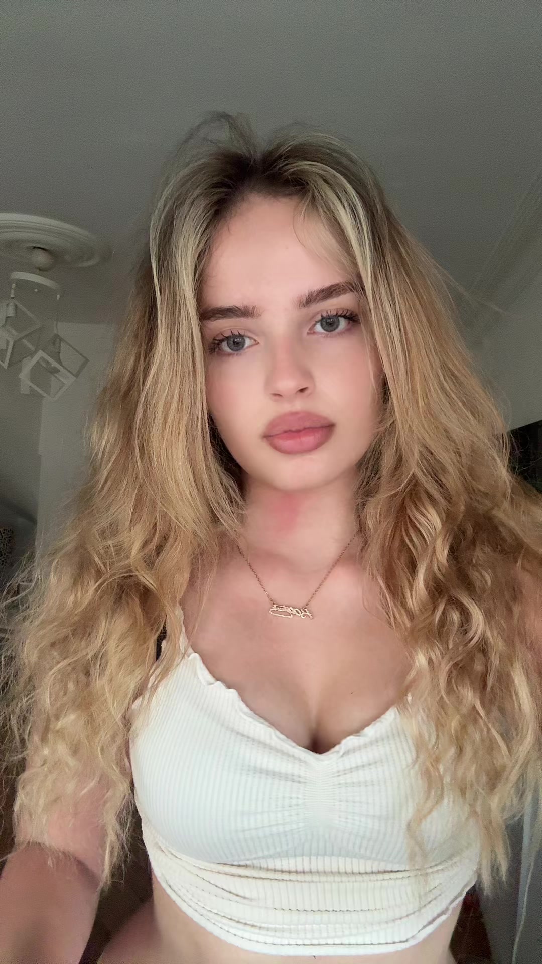 @Elaa