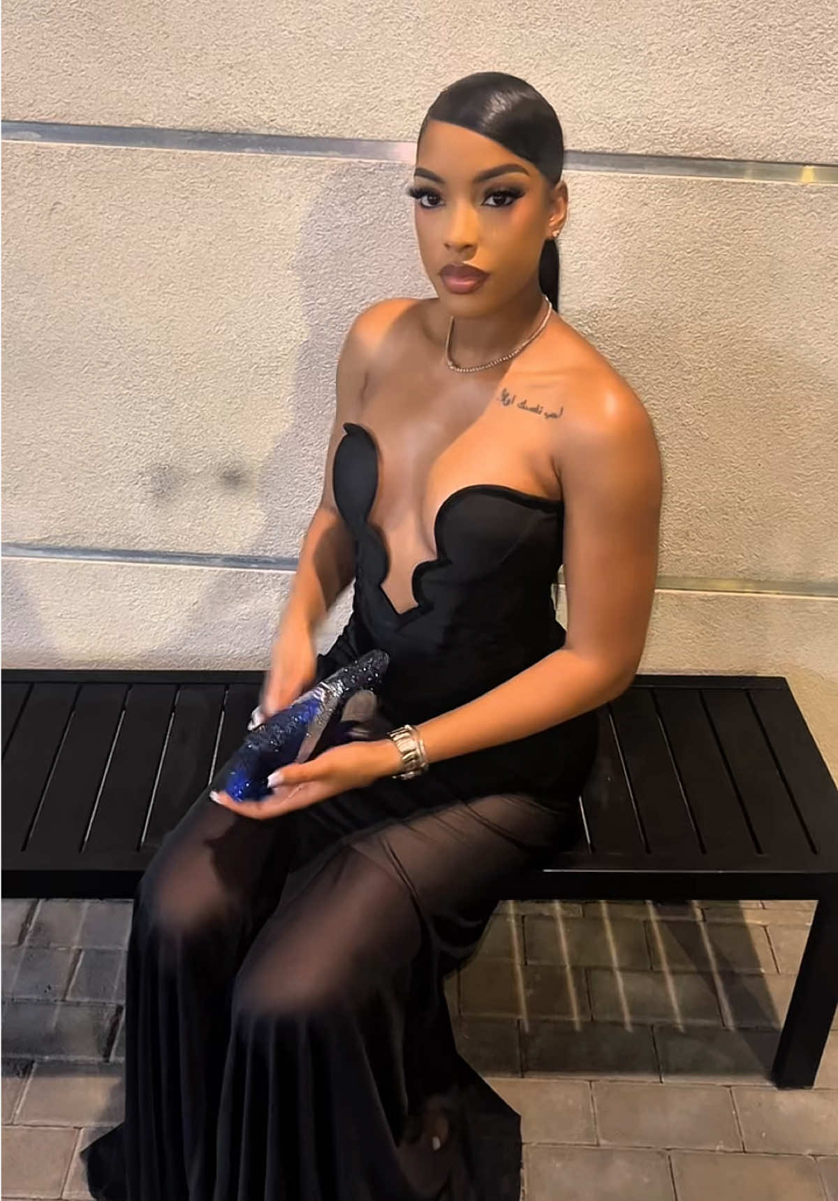 @__annamour__