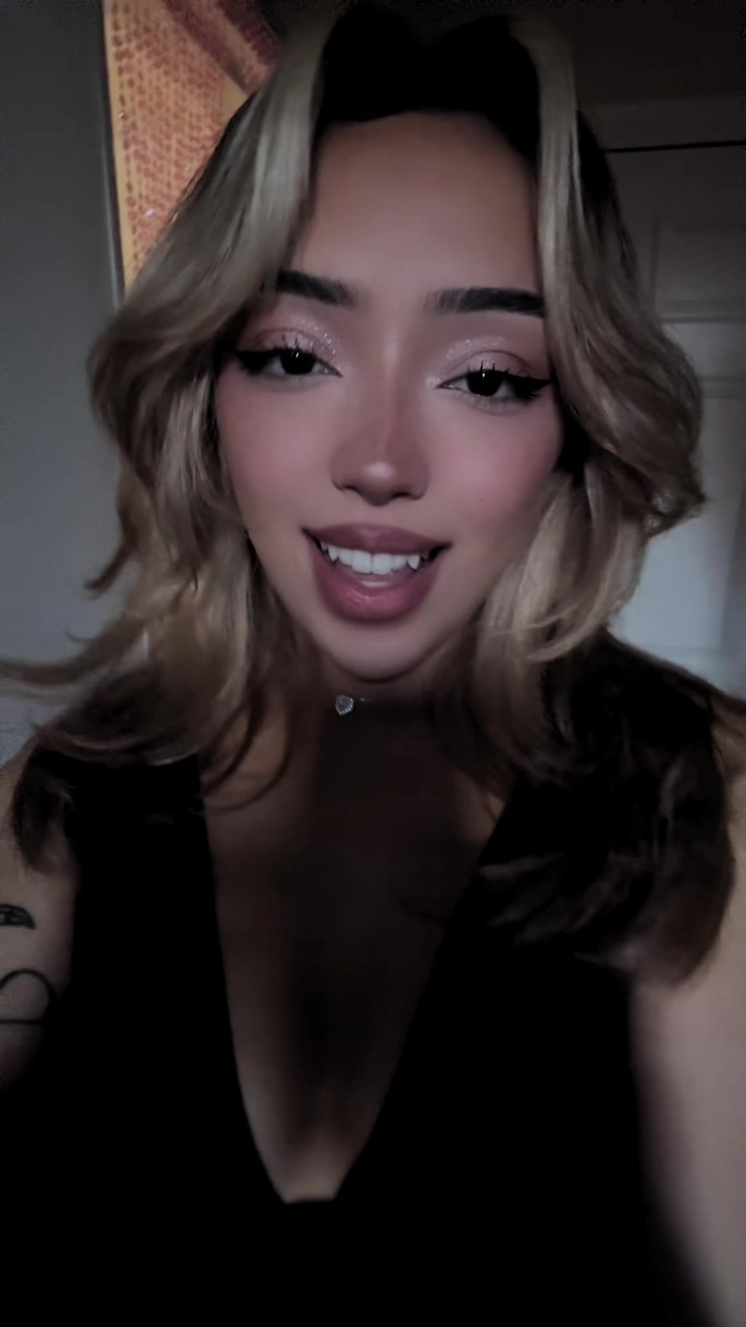 @️