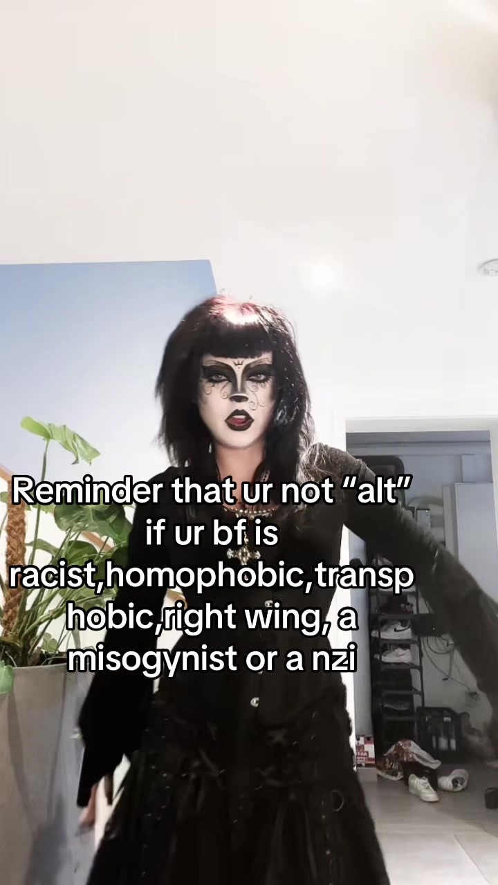 @Lina🖤🦇