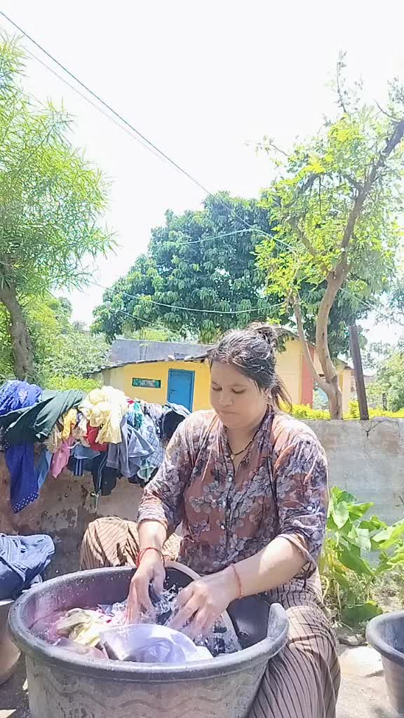 @दाजुभाइ बिनाको चेली🧿