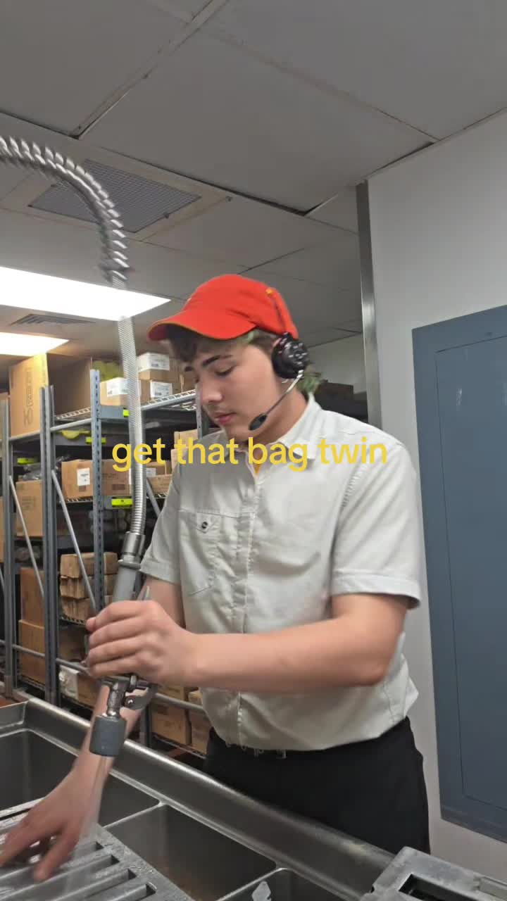 @👾