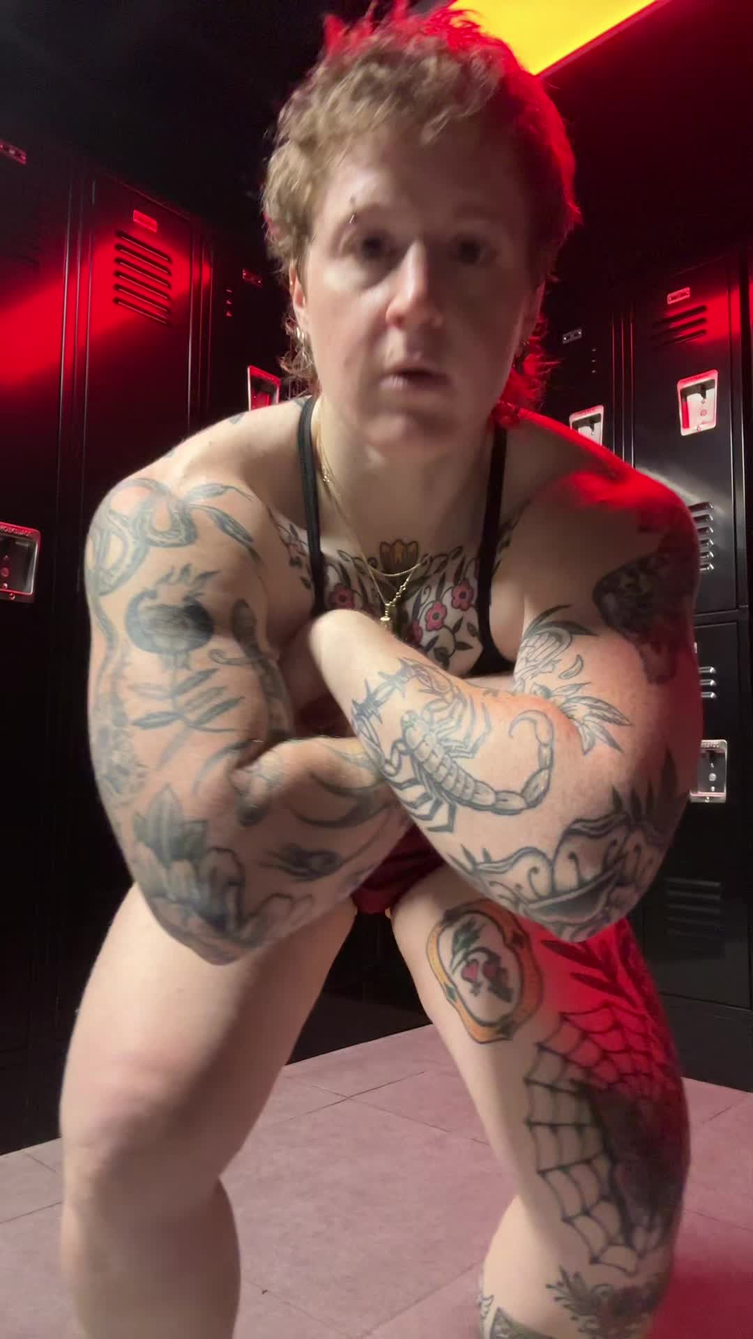 @lesbianlifts
