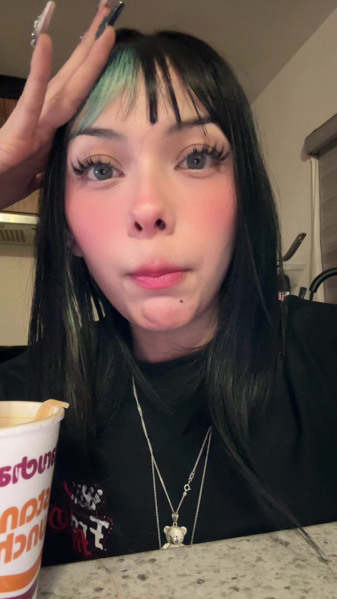 @SkinnyGhostiee🧛🏻&zwj;♀️