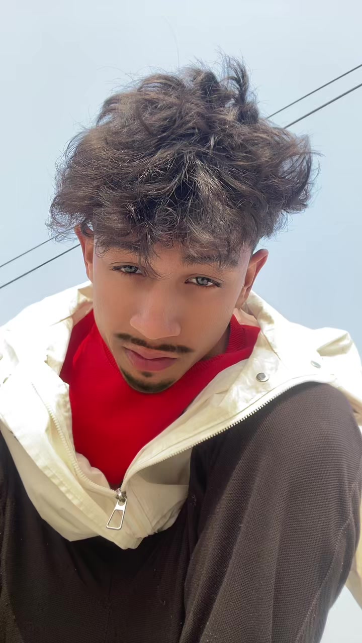 @𝙻 🩴